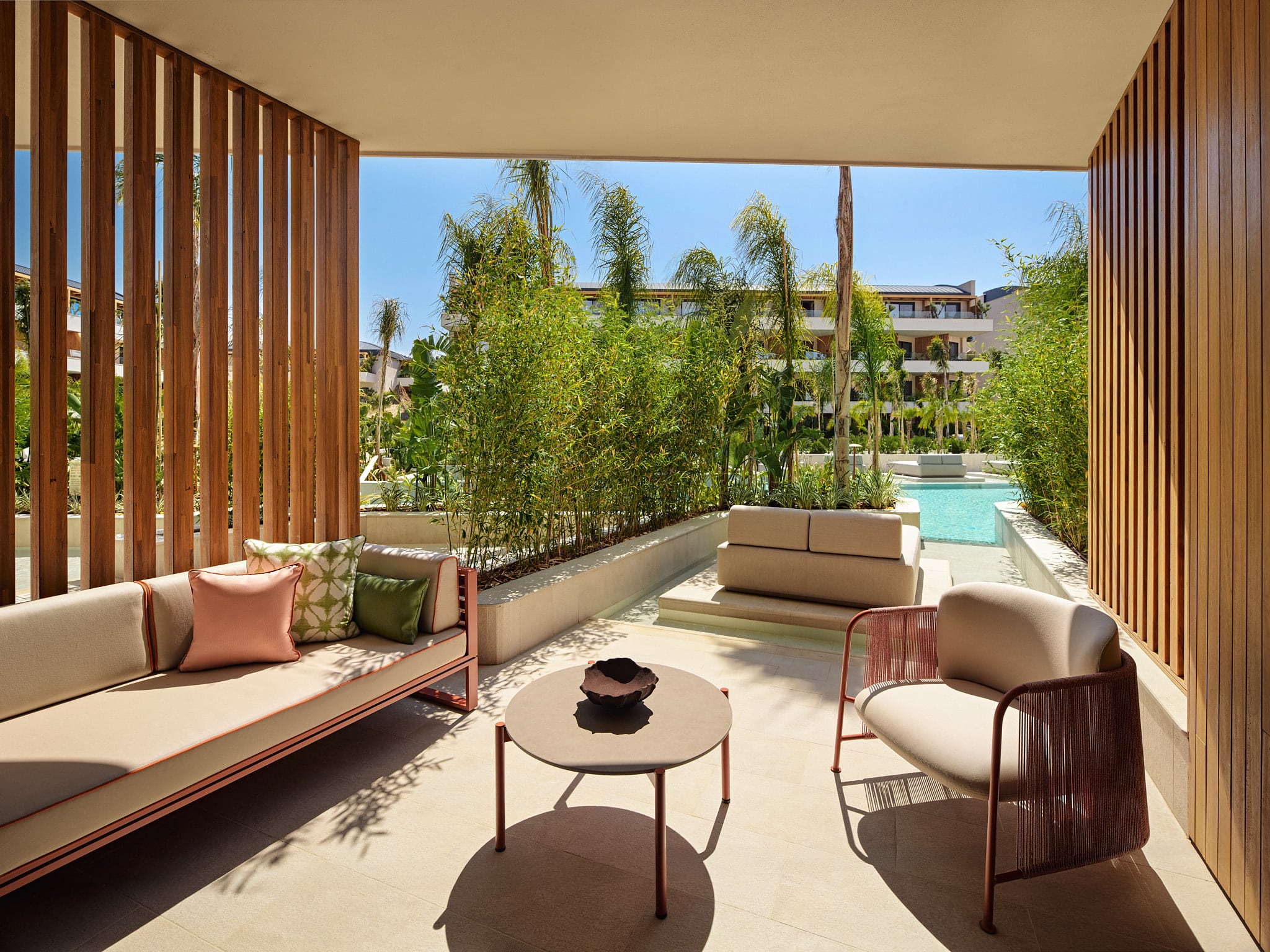 XO Cape Arnna Deluxe Swim-Up Room