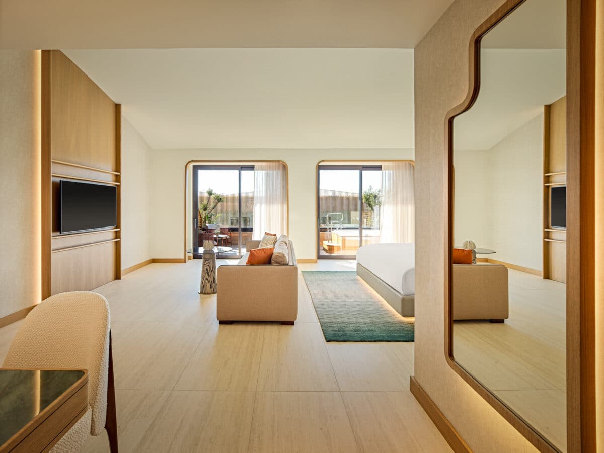 XO Cape Arnna Jacuzzi Suite