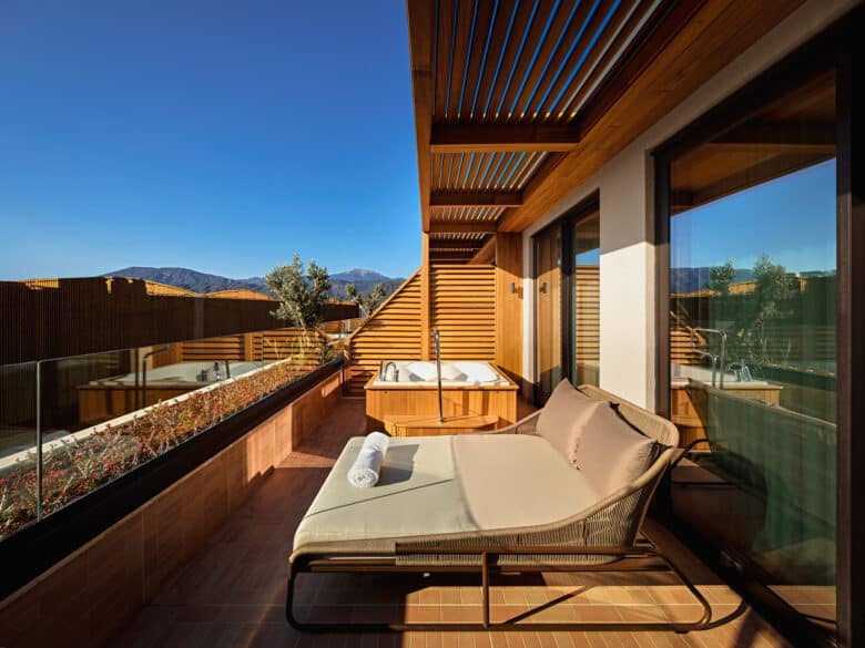 XO Cape Arnna Jacuzzi Suite