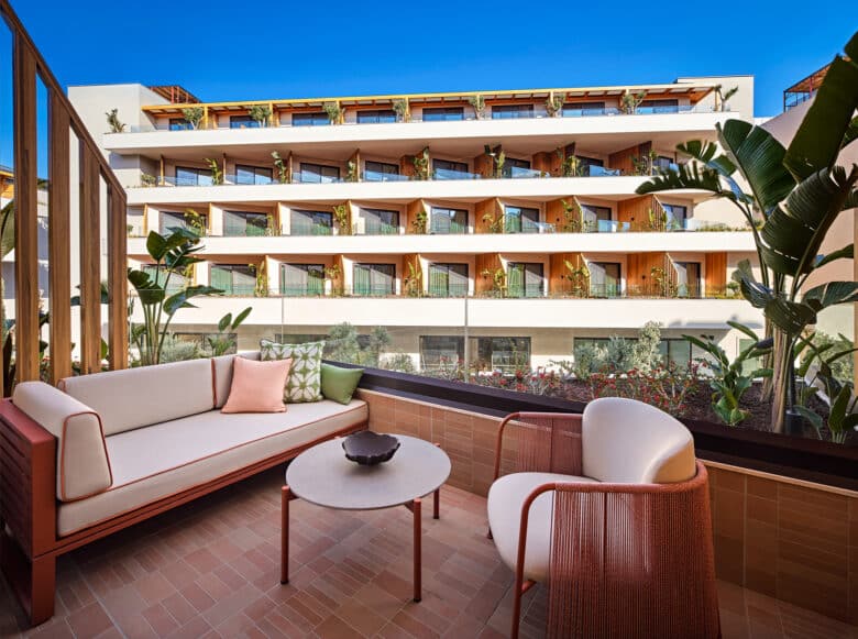 XO Cape Arnna Triple Room
