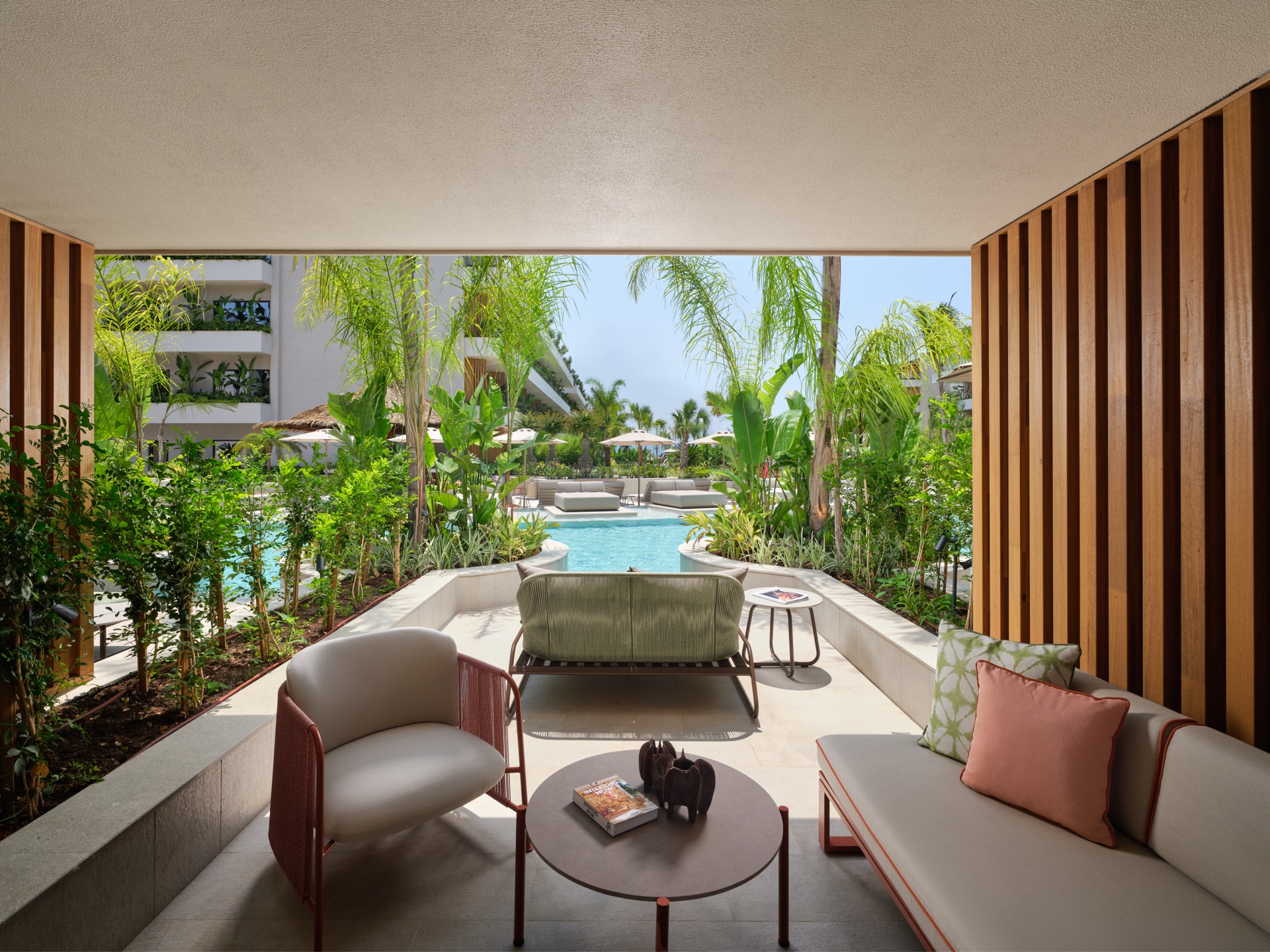 XO Cape Arnna Hotel Triple Swim-Up Room