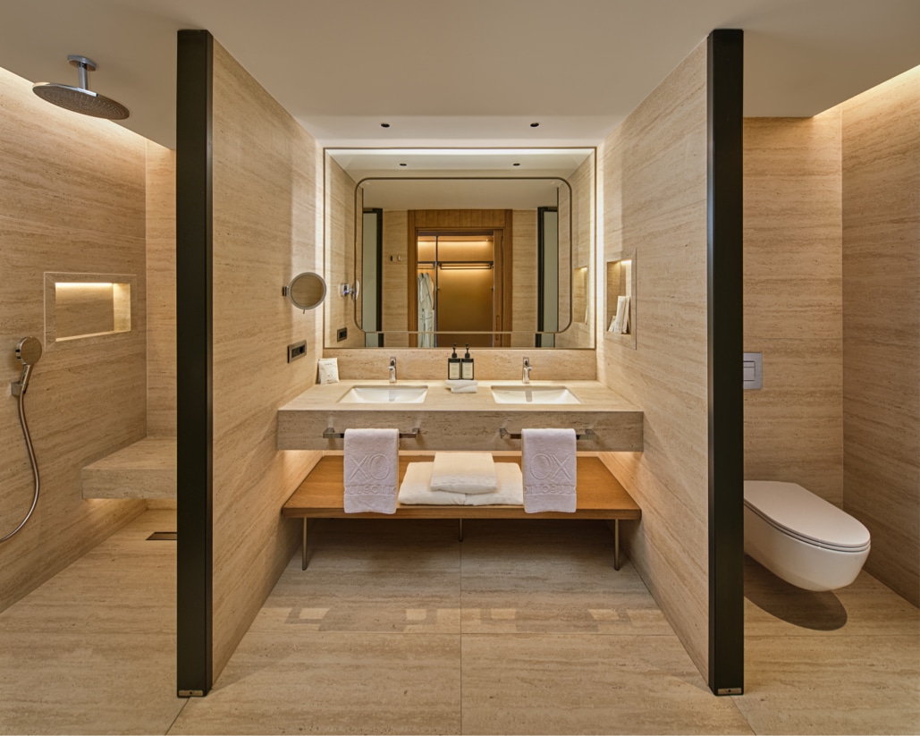XO Cape Arnna Hotel Triple Swim-Up Room