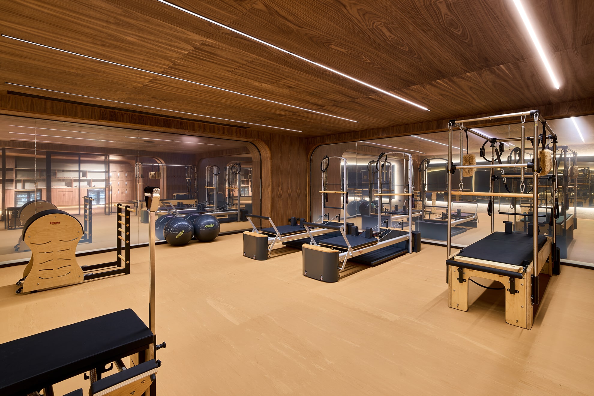 XO Cape Arnna Sports