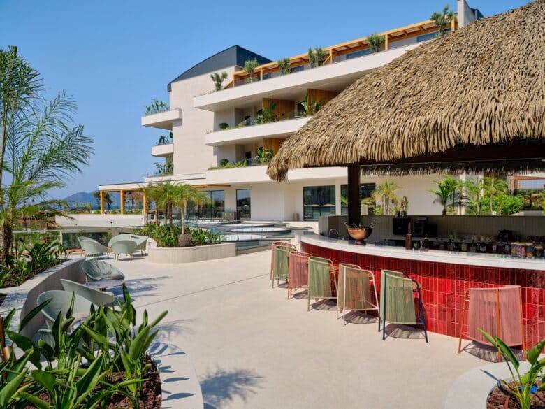 Adult Pool Bar